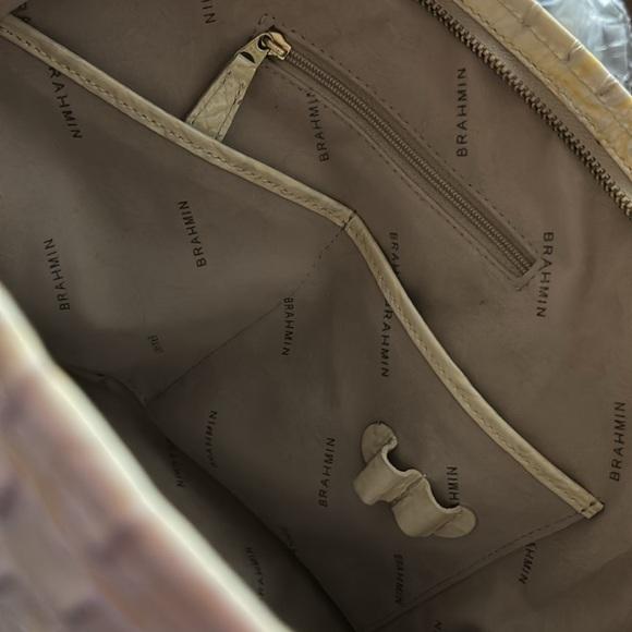 Brahmin Cream Color Embossed Leather Tote Bag Excellent Condition - Picture 16 of 16